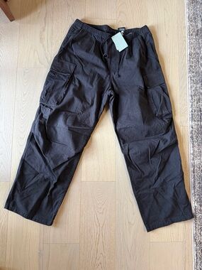 H&M Men's Black Cargo Pants with Drawstring Waist